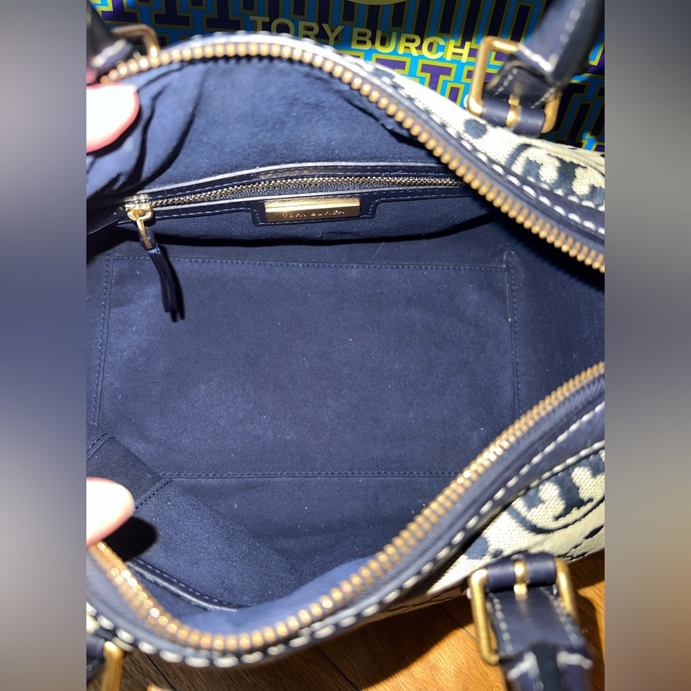 Tory Burch Navy T Monogram Jacquard Barrel Bag - Picture 10 of 15
